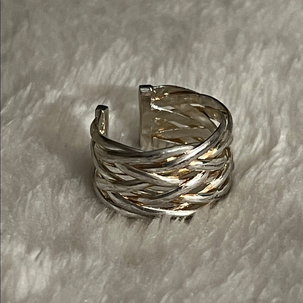 NWOT 💍 STAINLESS STEEL? TWO-TONE SILVER w/GOLD HUES BRAIDED RING BAND OS - Picture 2 of 7